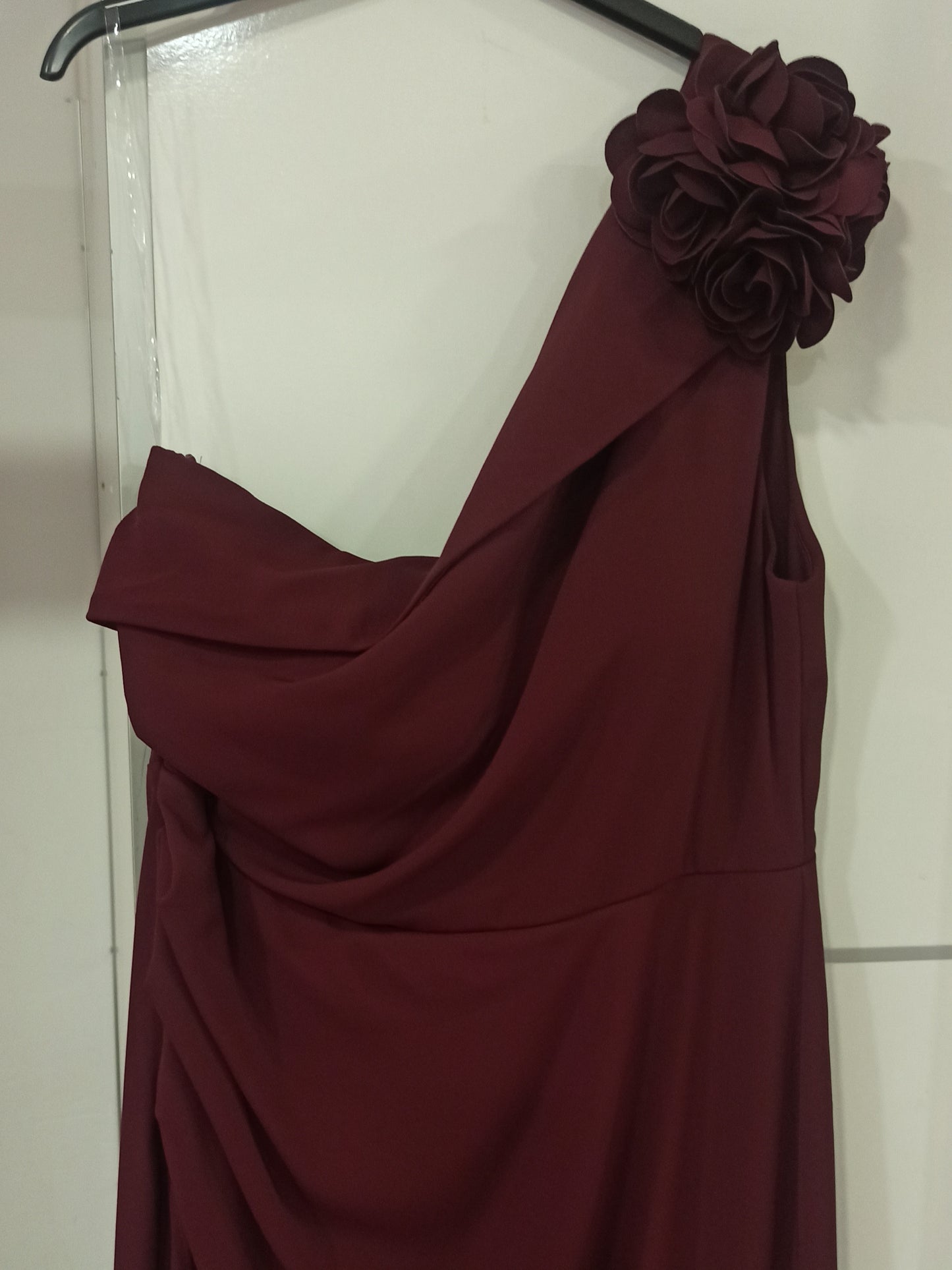 Vestido de Fiesta Lismore-Escote Asimétrico Silueta Semiajustada