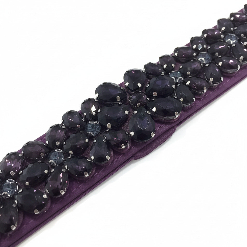 detalle Cinturón Fiesta de Pedrería Morada para Eventos y Bodas