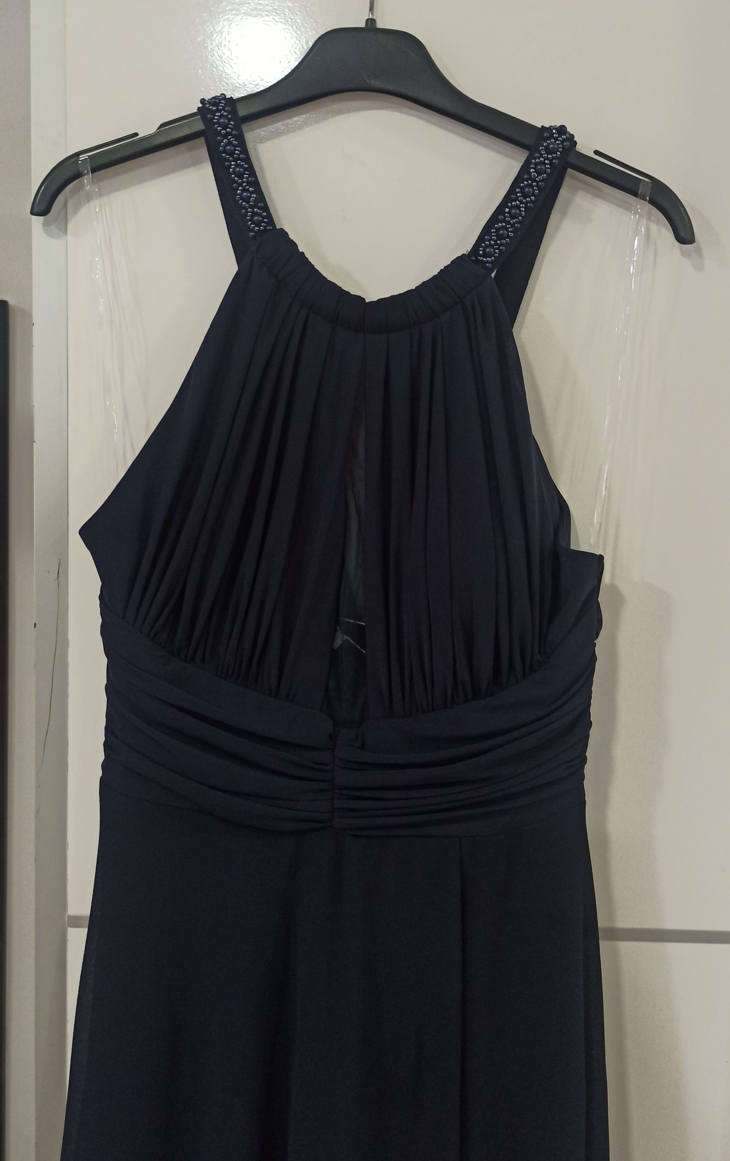 Vestido Largo Fiesta Pisa - Escote Halter con Pedrería y Abertura