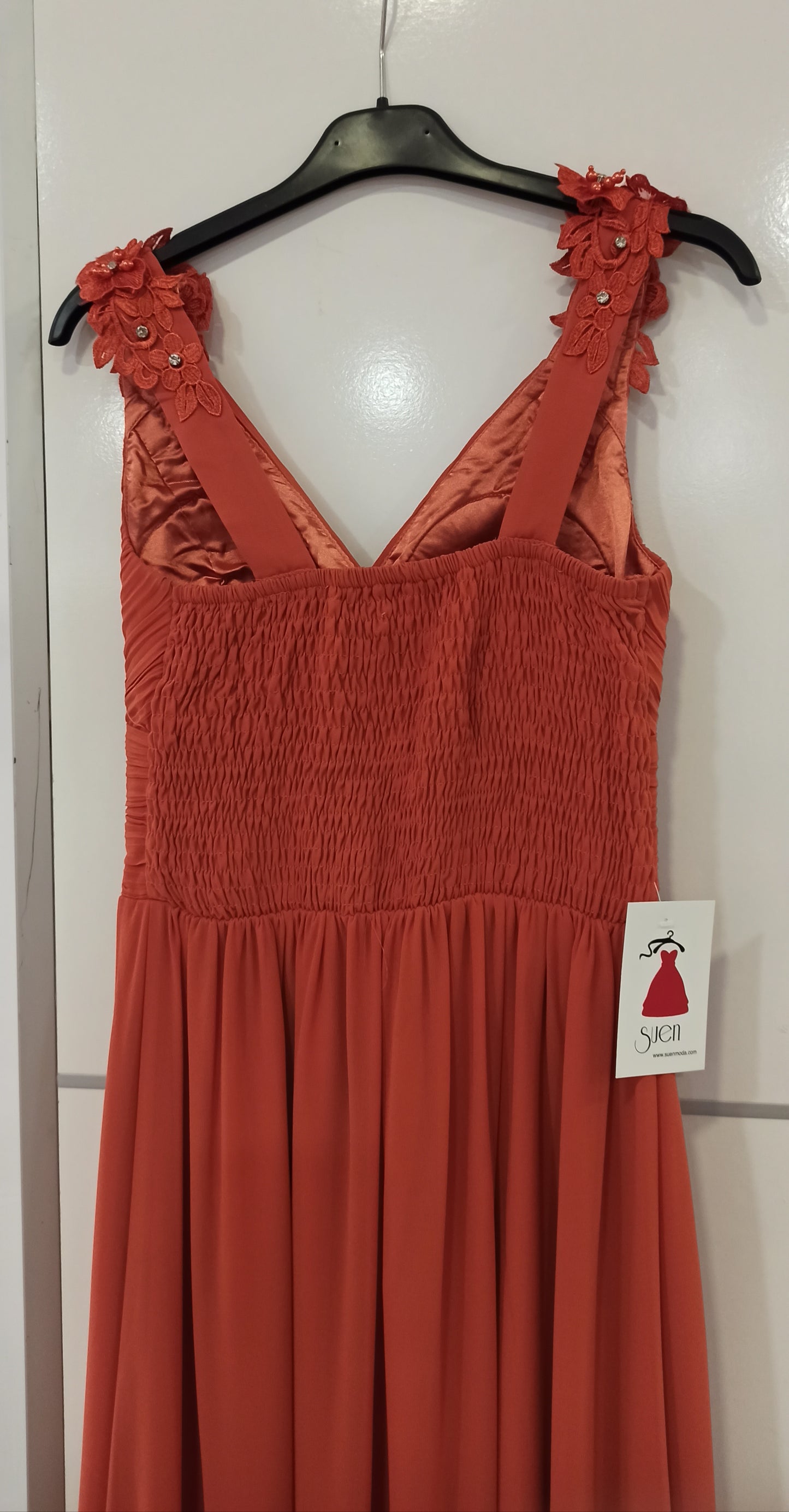 espalda vestido de fiesta largo escote pico con tirantes de flores teja