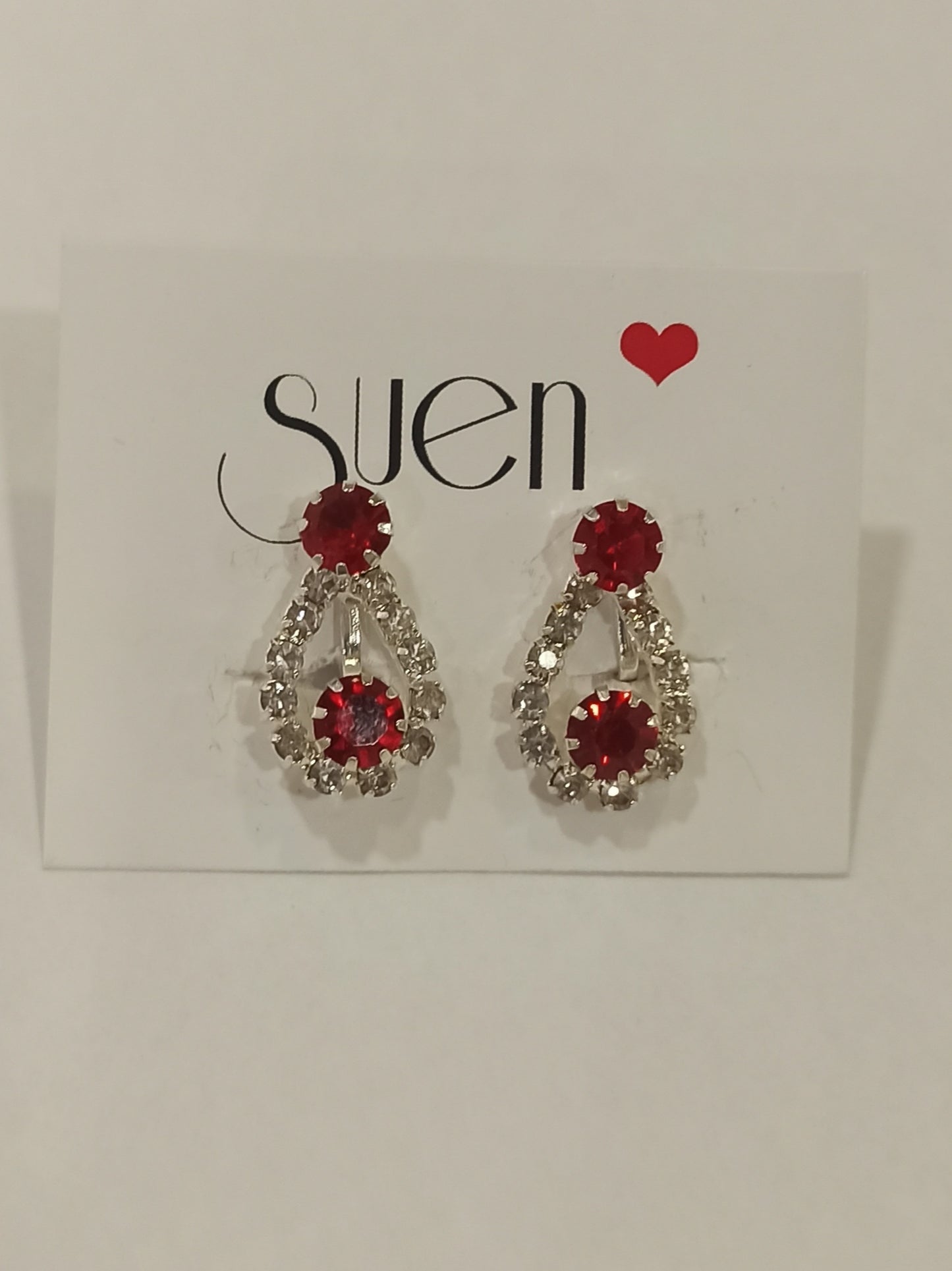 Pendientes de clip rojos con strass