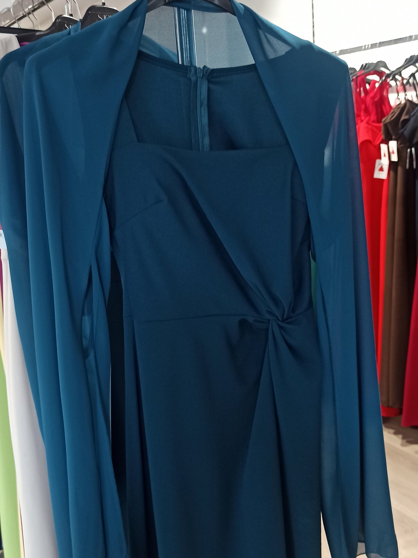 Vestido de Fiesta Ajustado Monrovia - Manga Capa y Tirantes Anchos