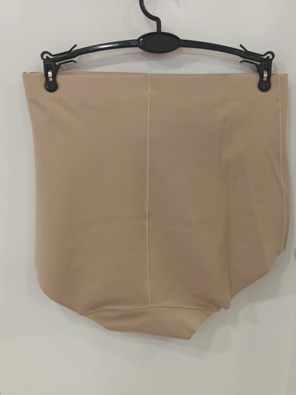 detalle braga faja moldeadora suave sin costuras