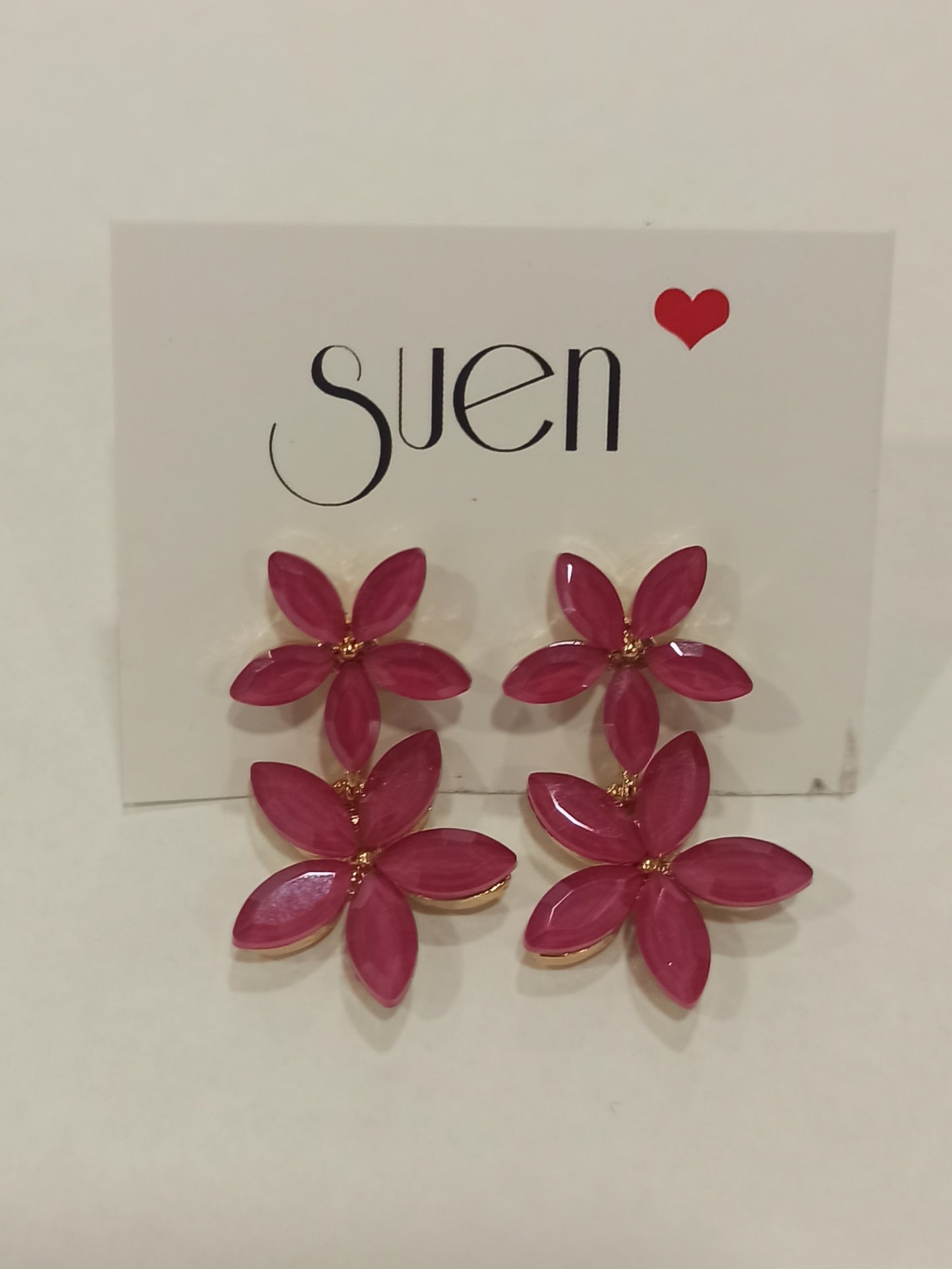 Pendientes doble flor fucsia sobre tarjeta Suen