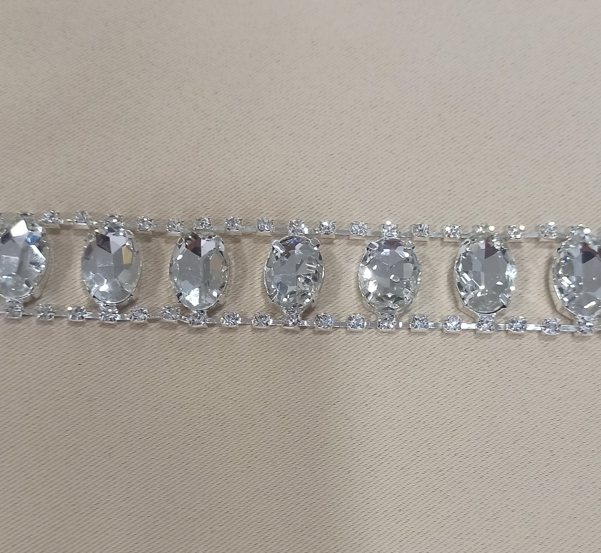 Cinturón brillantes cristales ovalados plata - detalle