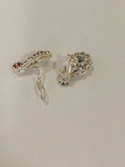 Pendientes de clip rojos con strass - vista trasera