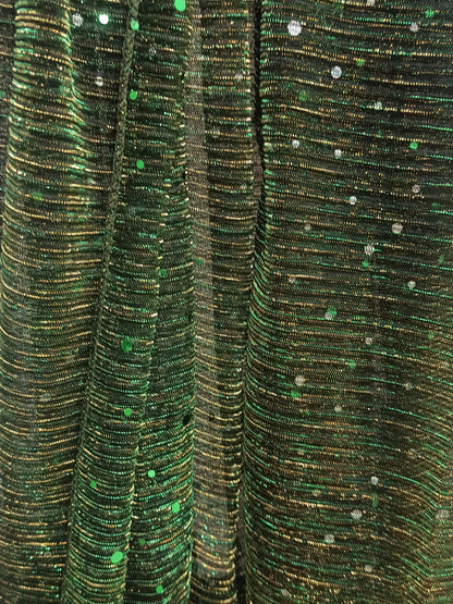 Chal verde con brillos en maniquí