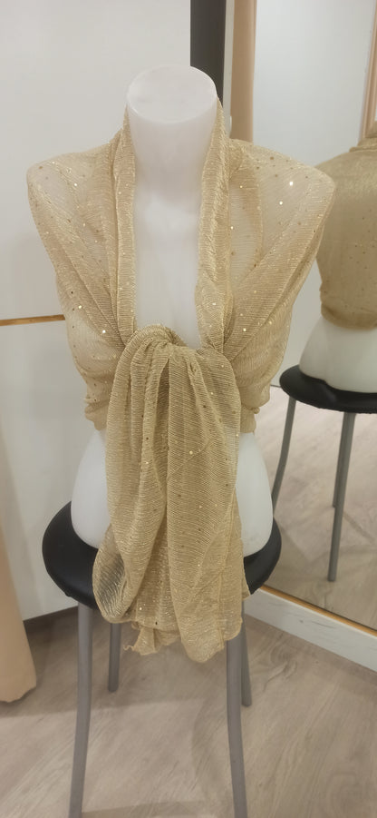 Detalle tejido plisado con lentejuelas doradas