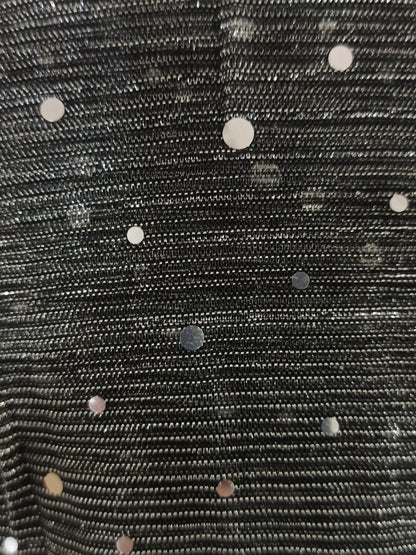 Chal gris antracita brillante sobre maniquí