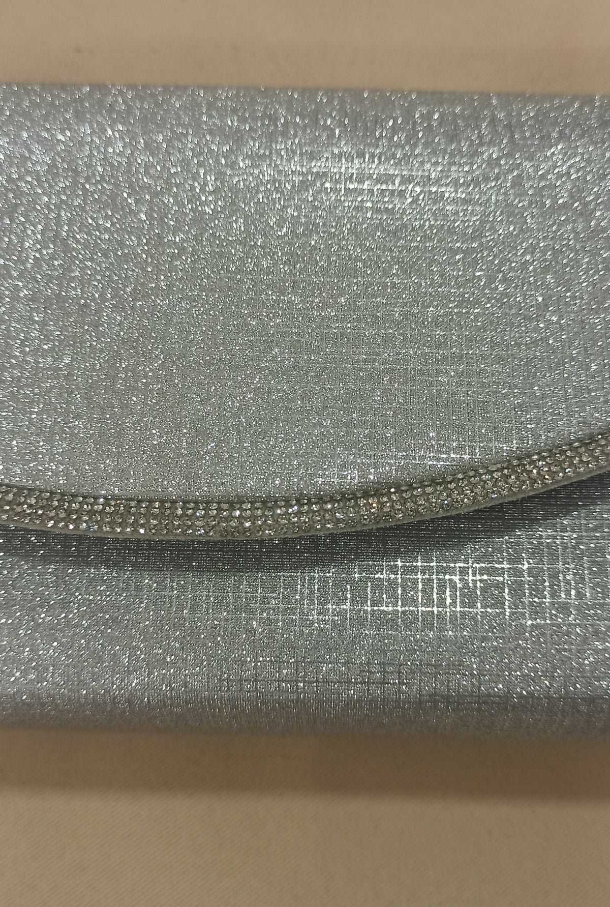 Bolso de fiesta plata con ribete de brillantes