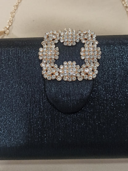 Bolso de fiesta negro con hebilla de brillantes