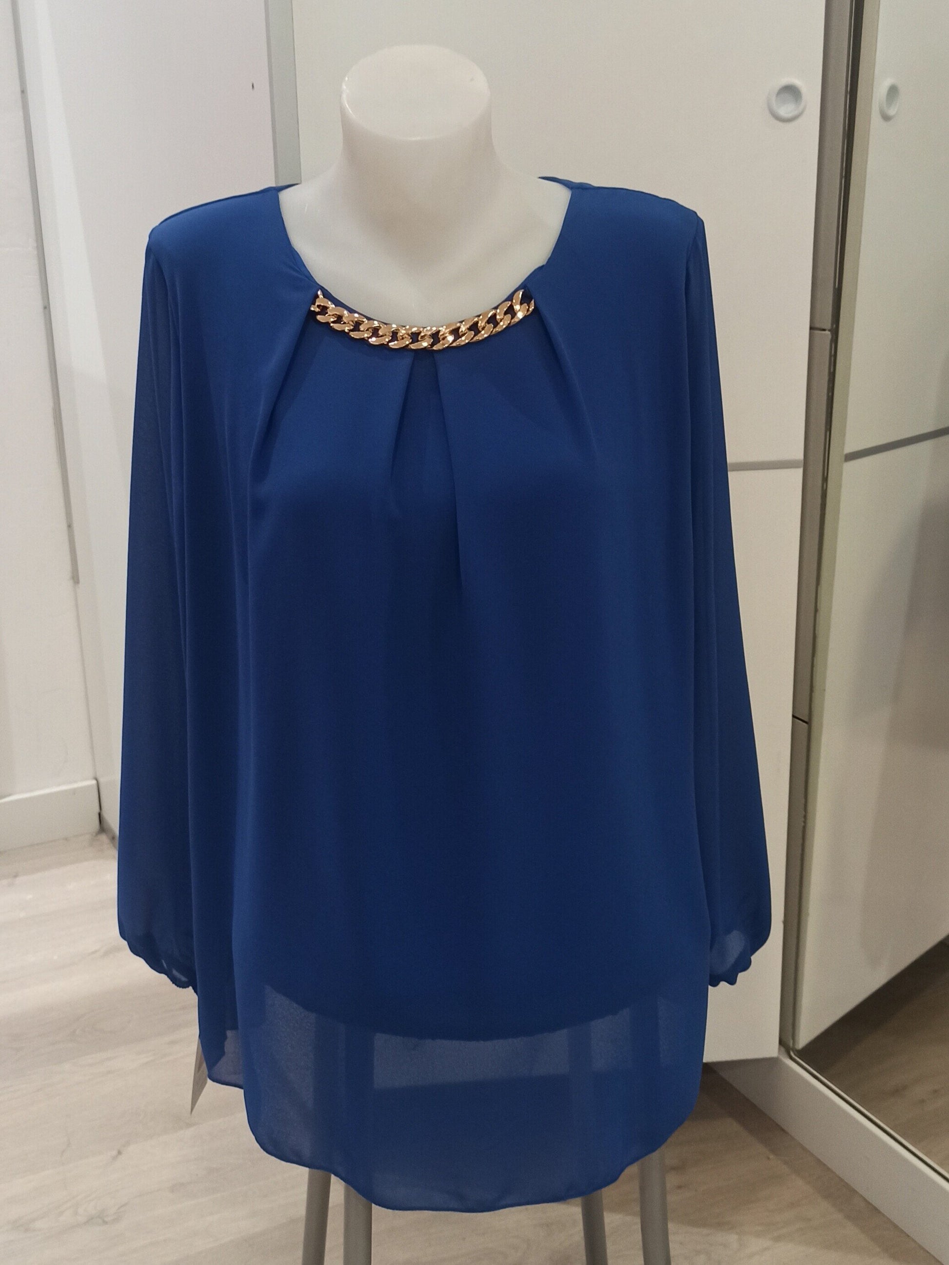 Blusón Elegante con cadena Dorada en el Cuello