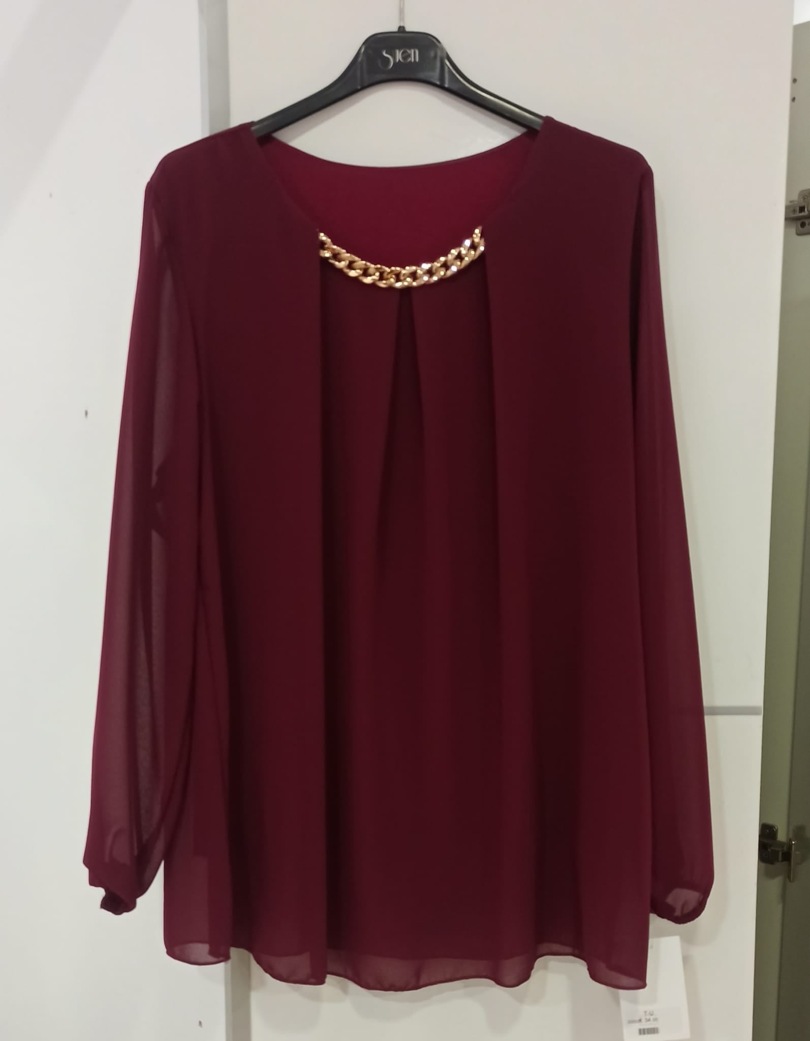 Blusón Elegante con cadena Dorada en el Cuello