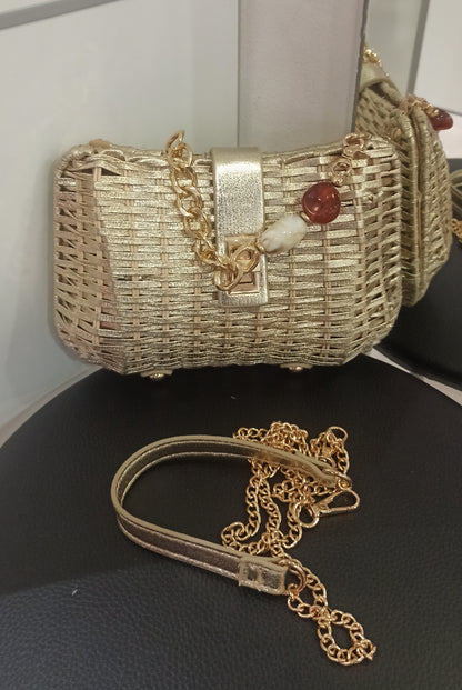 detalle bolso fiesta de yute dorado