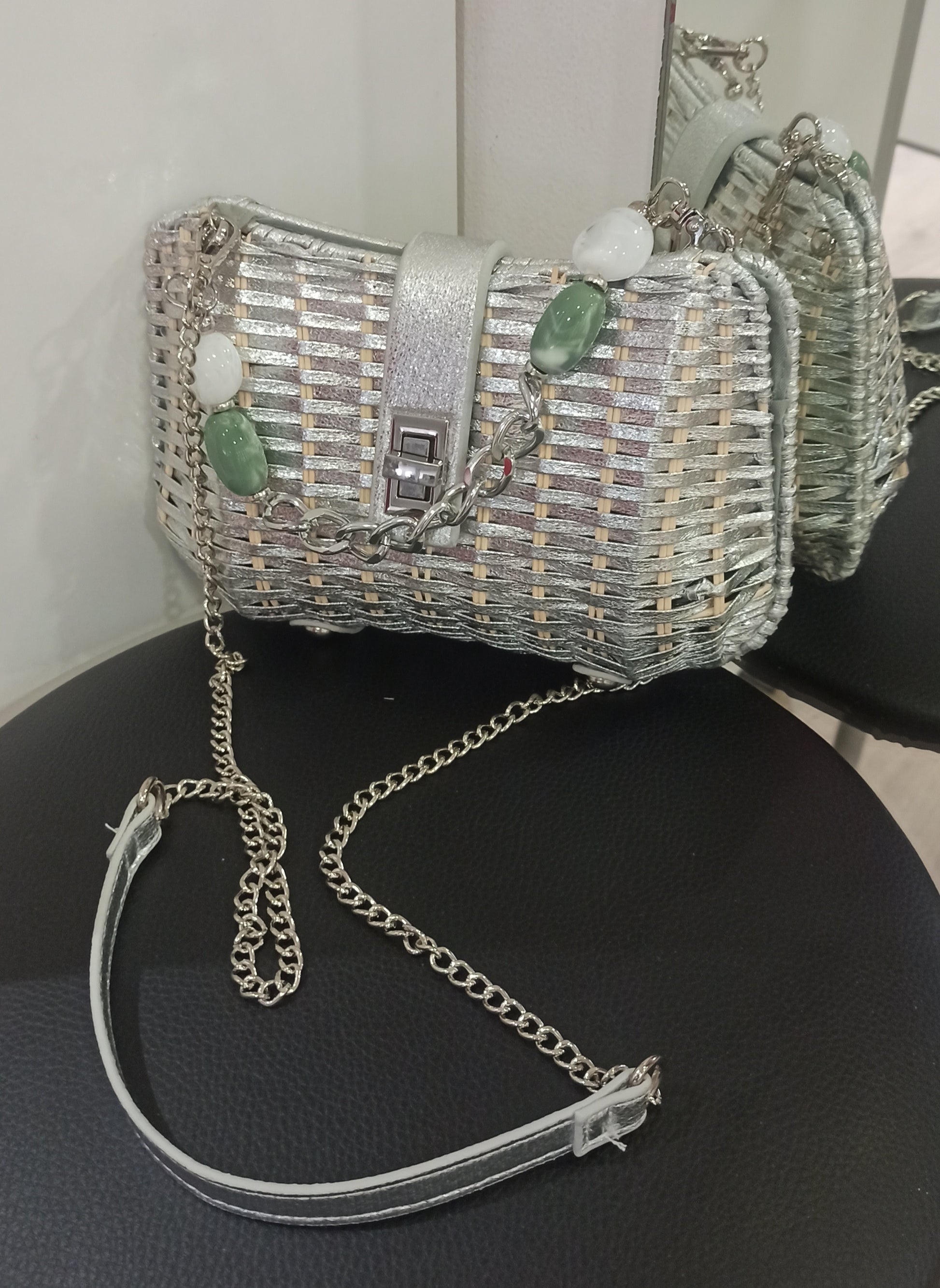 detalle bolso de fiesta plata de yute