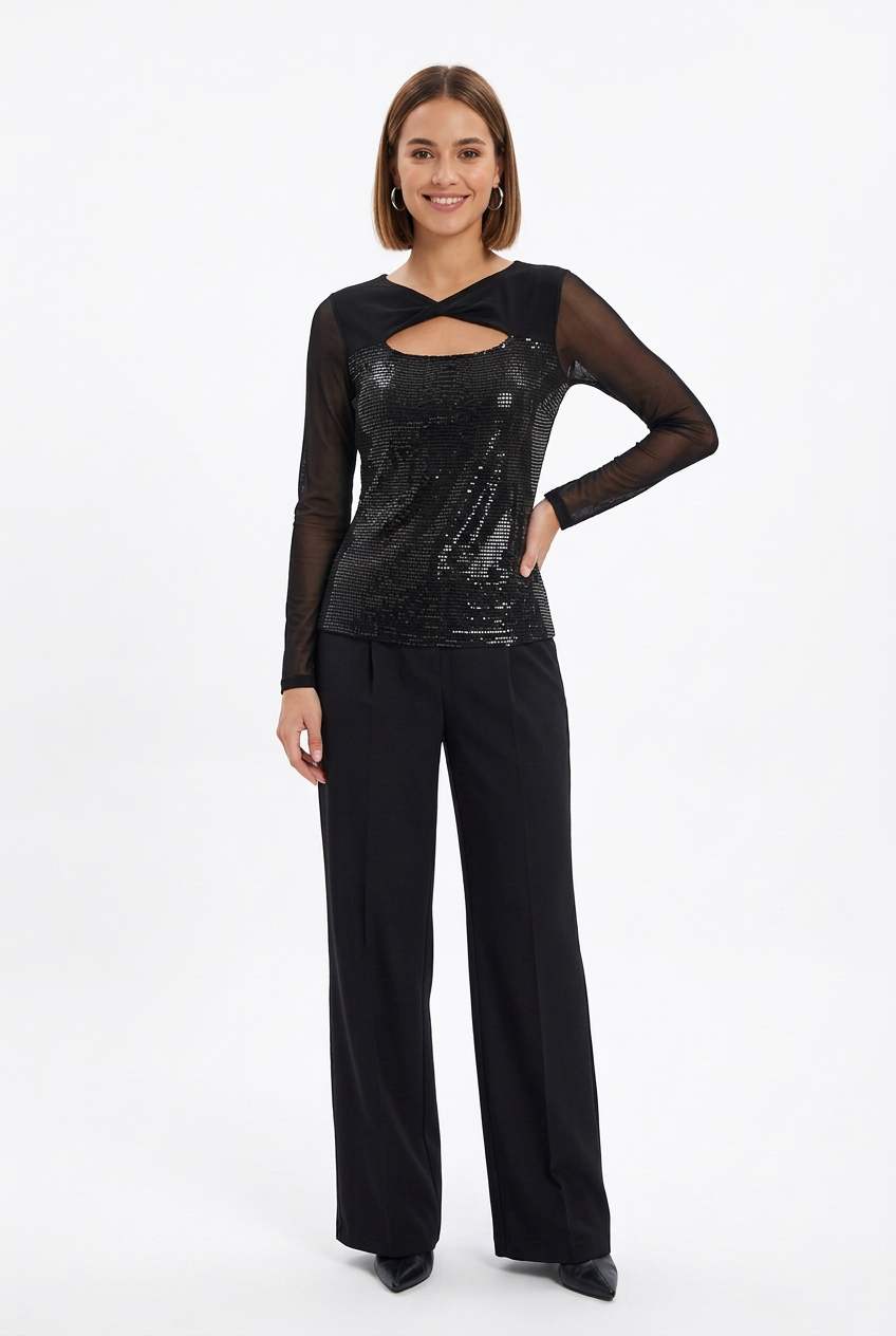 Camiseta de fiesta negra con brillos oscuros y escote cruzado, vista frontal