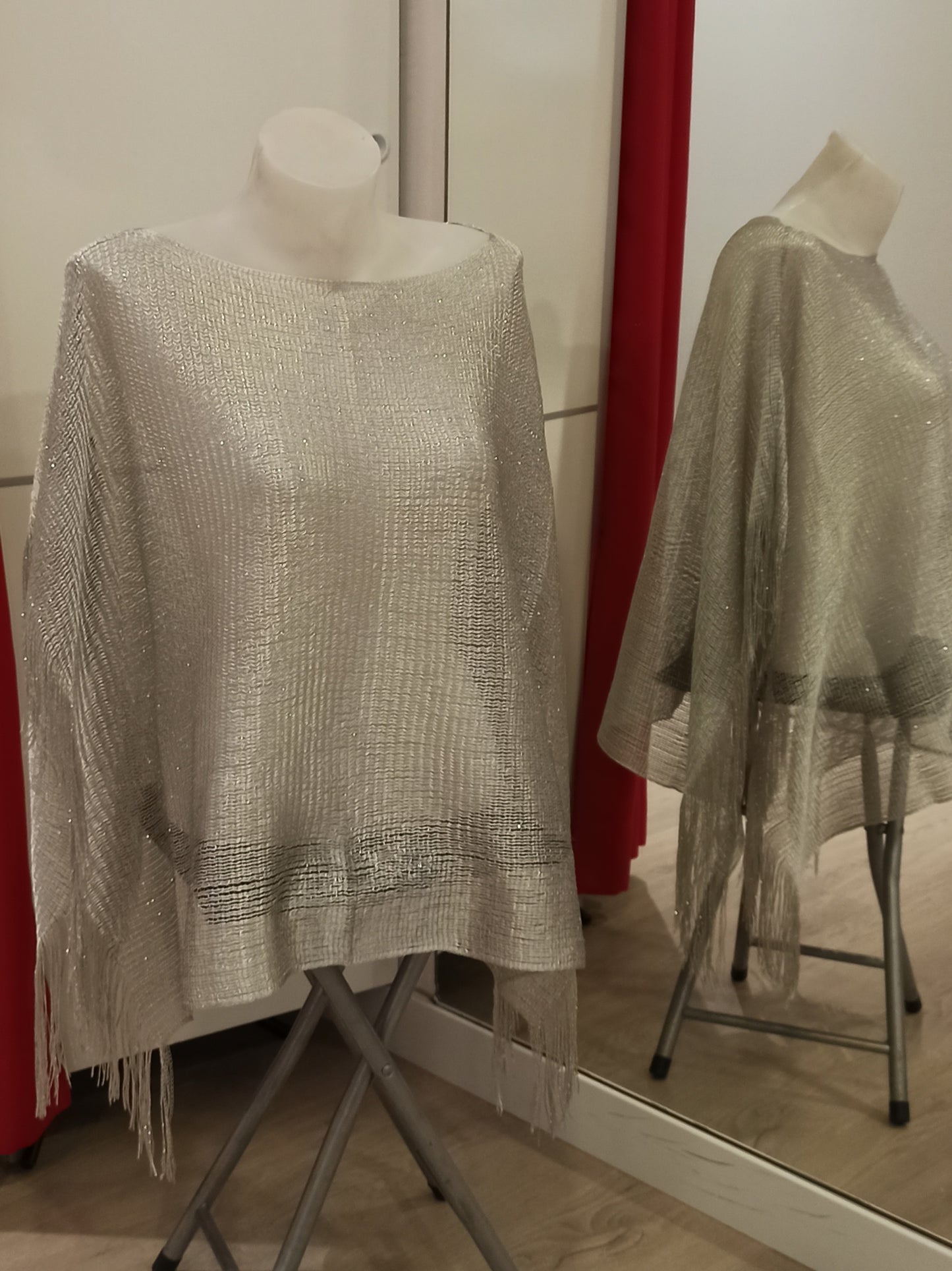 detalle capa plata con flecos para vestidos y monos