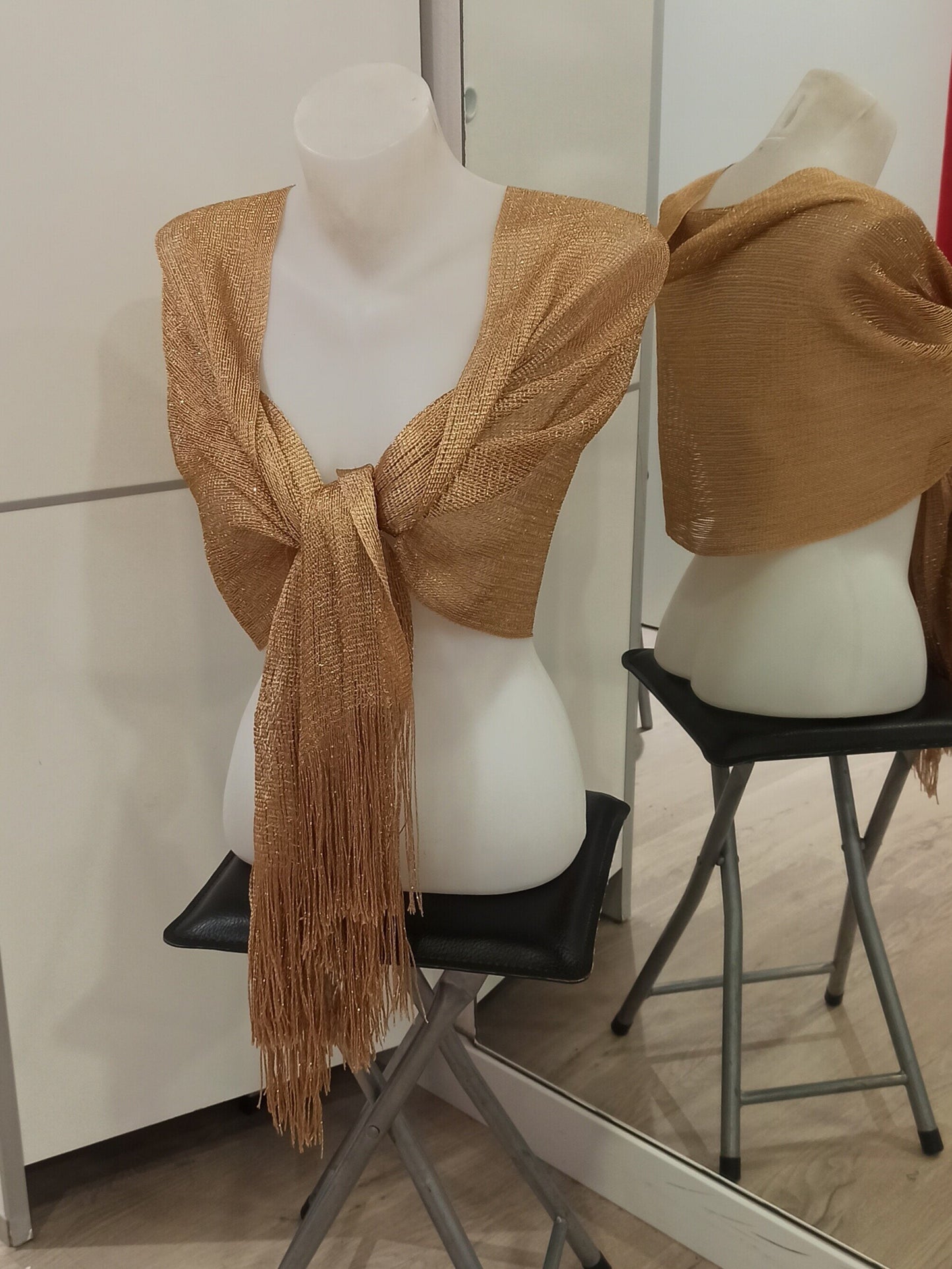 Chal de Fiesta con Flecos Dorado