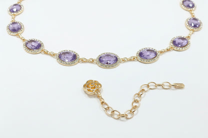 Cinturón de cadena dorado con pedrería lila