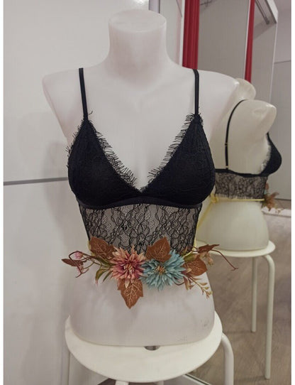 Cinturón de Flores con Borlas Doradas