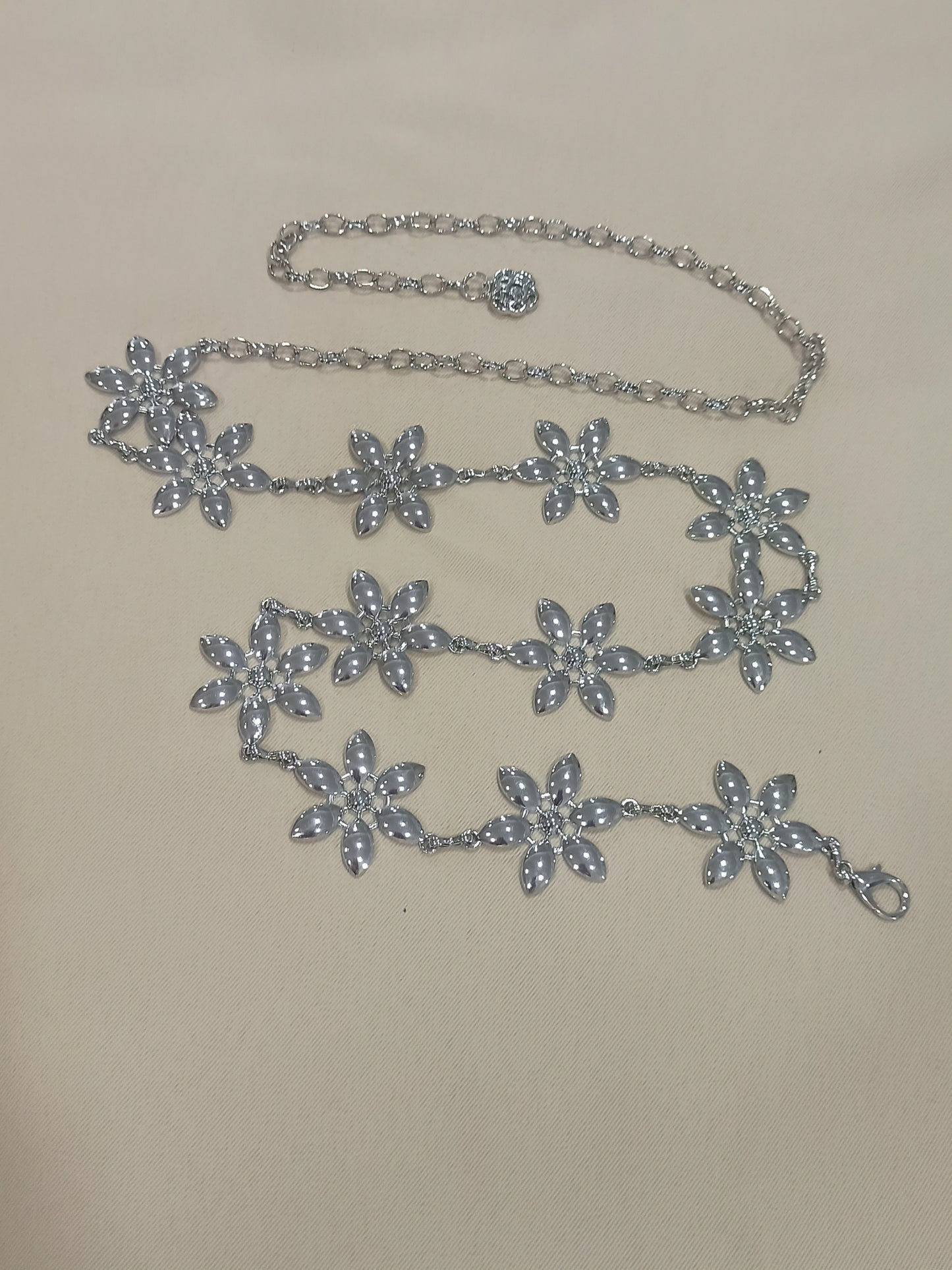 cinturon-cadena-flores-plata