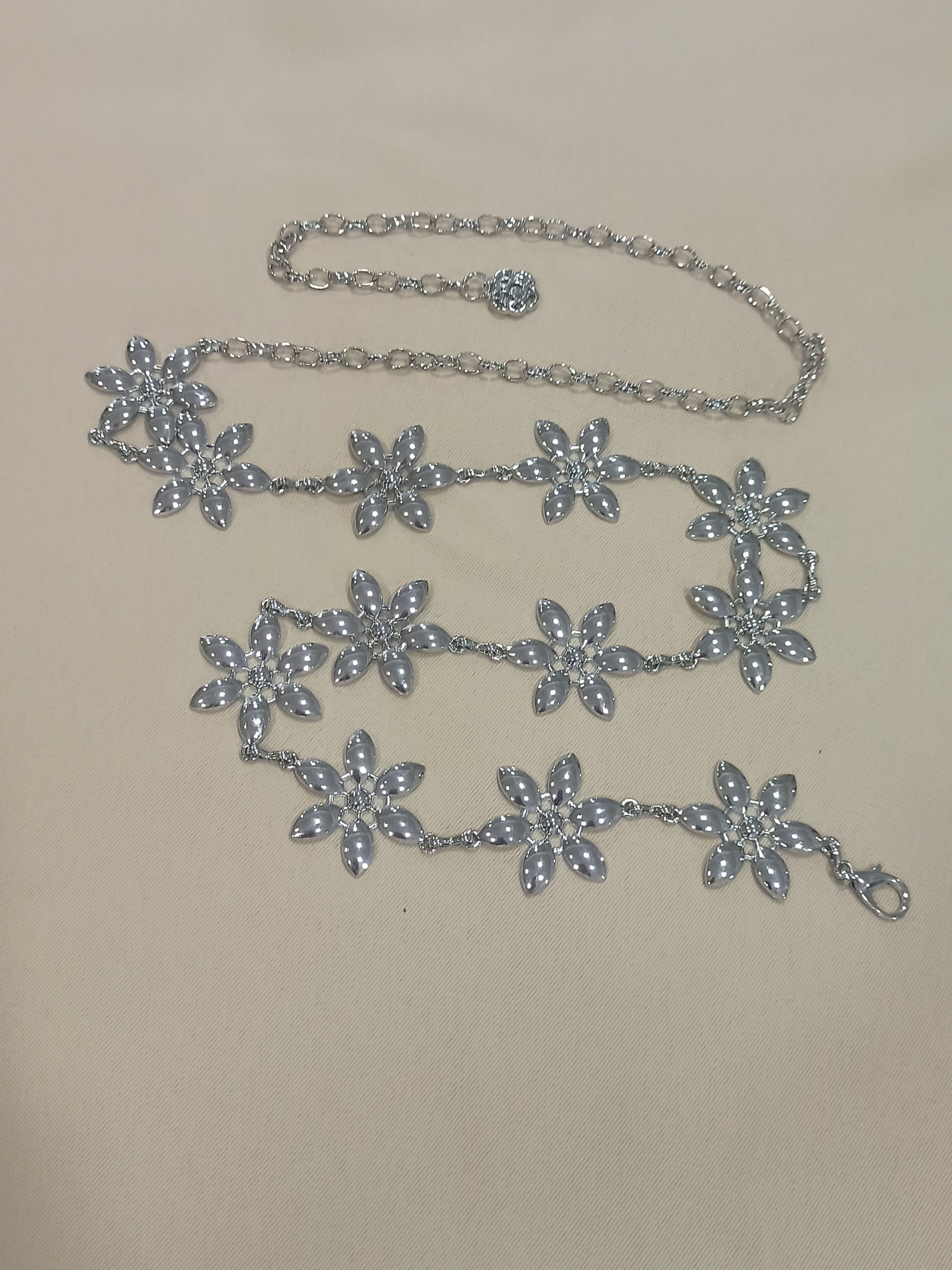 cinturon-cadena-flores-plata