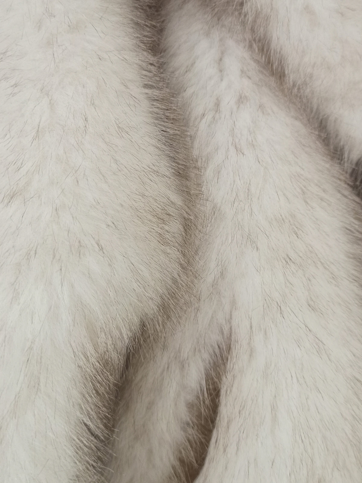 Chaqueta de pelo color marfil con cuello amplio para fiesta