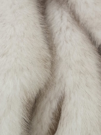 Chaqueta de pelo color marfil con cuello amplio para fiesta