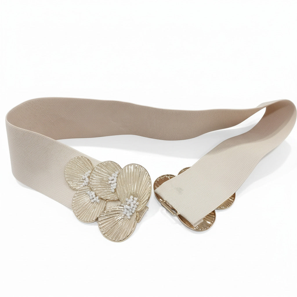 Detalle Cinturón de Fiesta para Invitada Ancho Beig con Pétalos Dorados