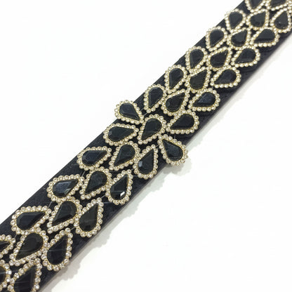 Detalle Cinturón de fiesta elegante con pedrería negra para vestidos y monos