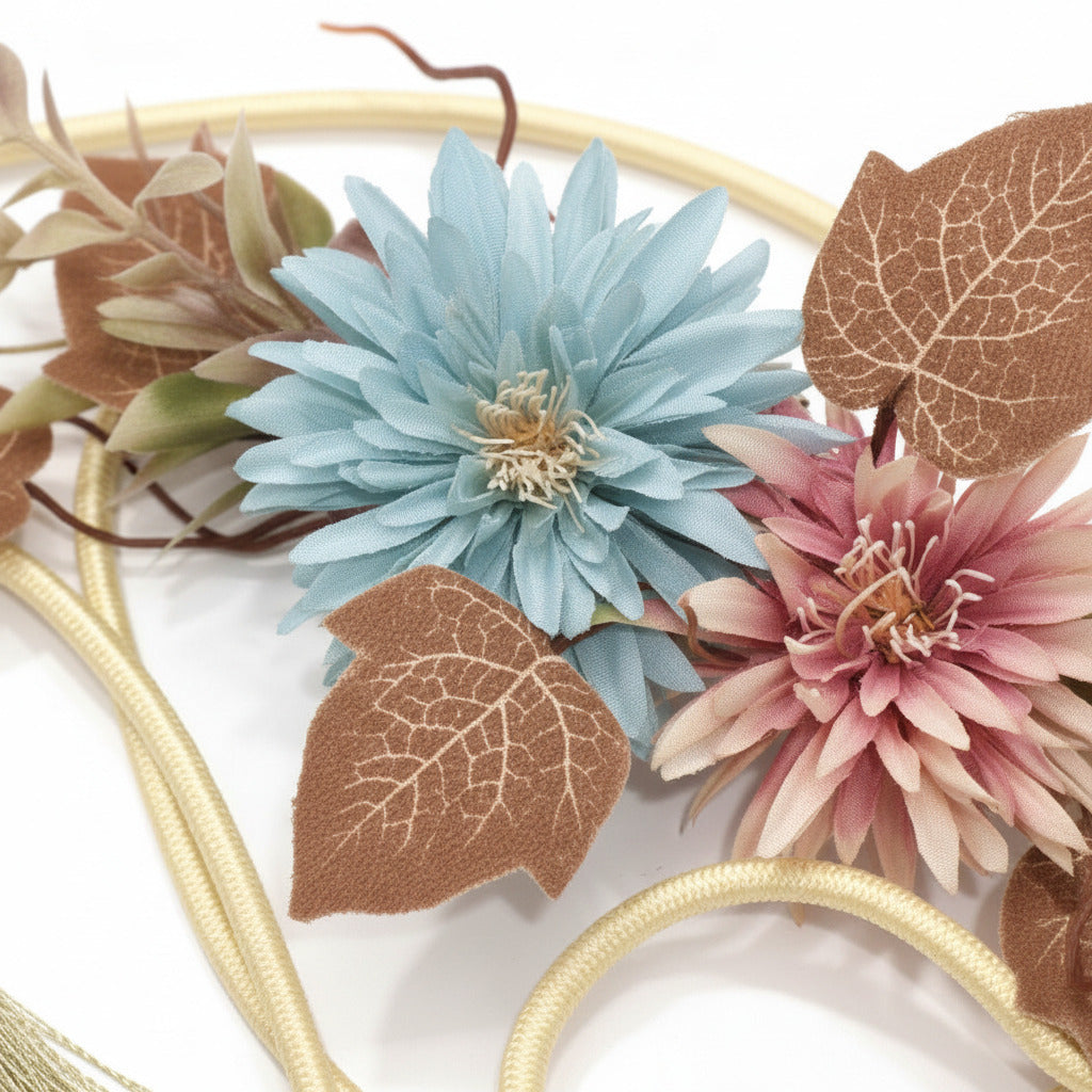 Cinturón de Flores con Borlas Doradas