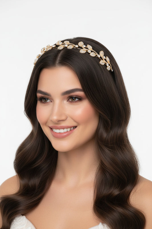 diadema dorada con hojas y pedrería