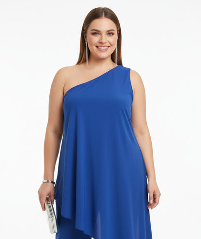 escote mono para invitada con escote asimétrico tipo capa azul