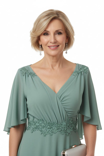 escote vestido de ceremonia largo elegante con escote pico verde salvia y detalles de encaje