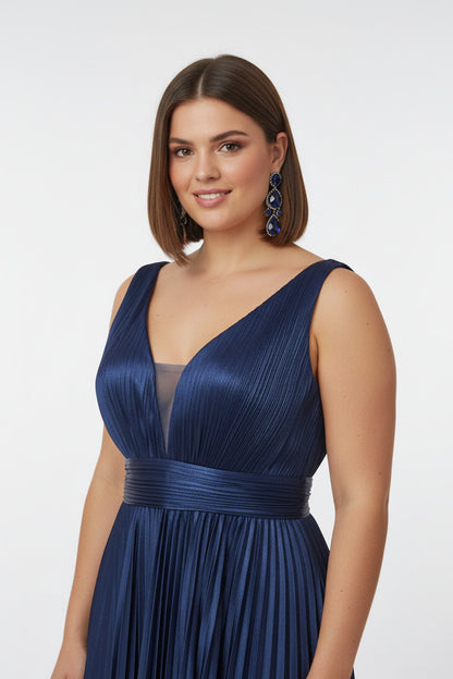escote vestido fiesta largo azul marino plisado de satén