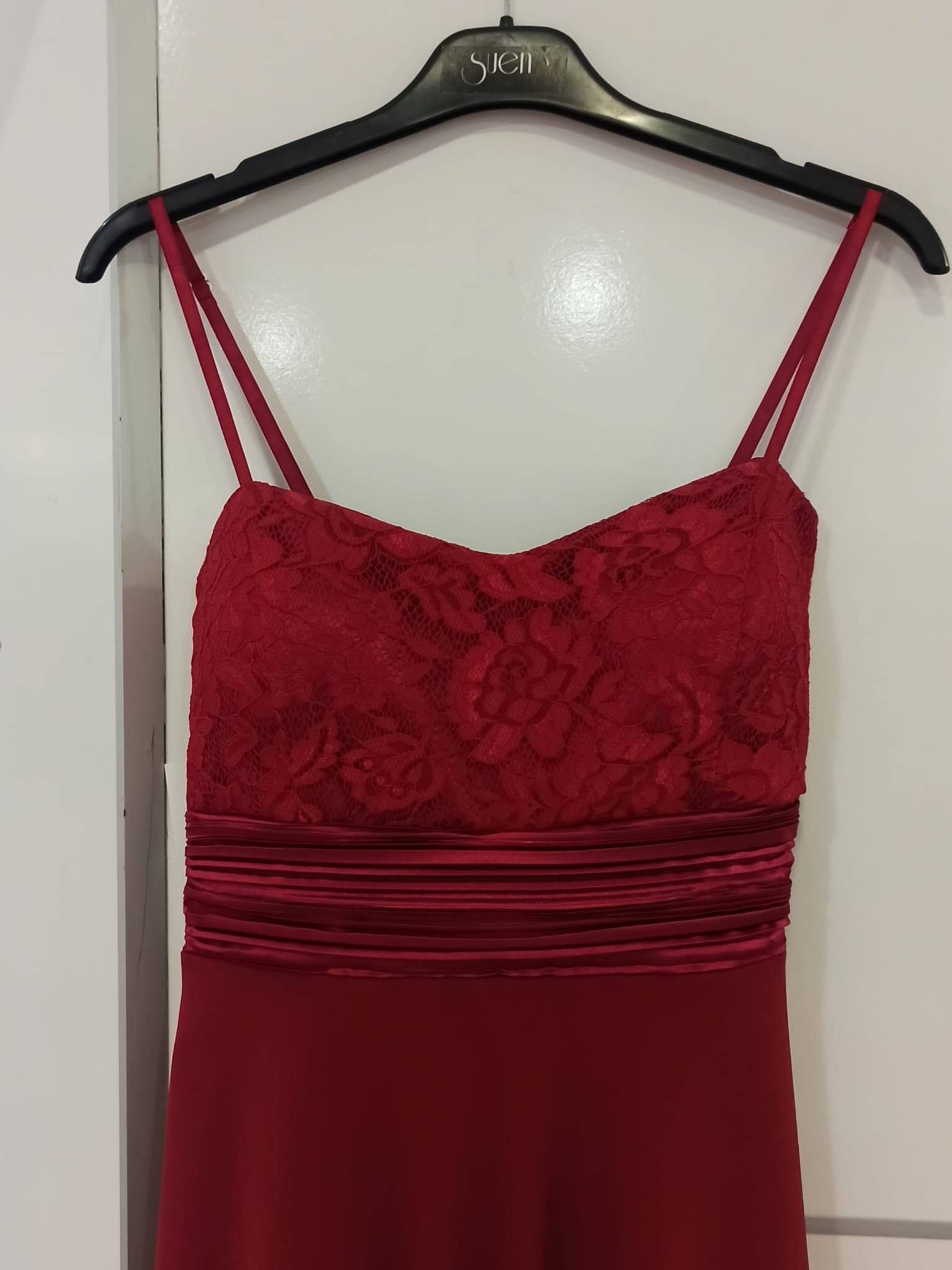 escote Vestido de Fiesta Corto Bunbury con Top con Encaje y Falda de Vuelo granate para invitada