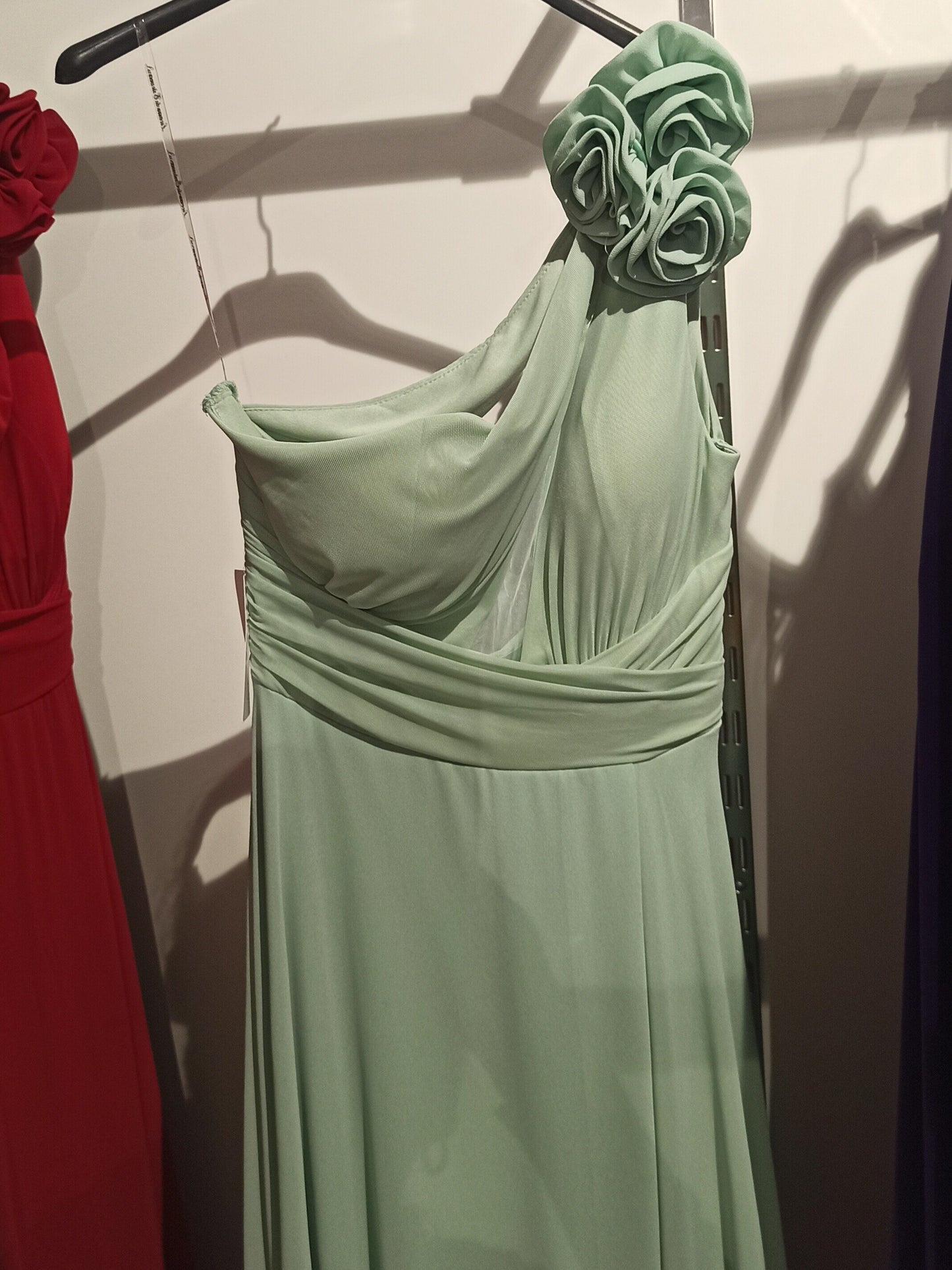 Vestido Largo de Fiesta Tianjin - Escote Asimétrico de Un Hombro con Detalle Floral