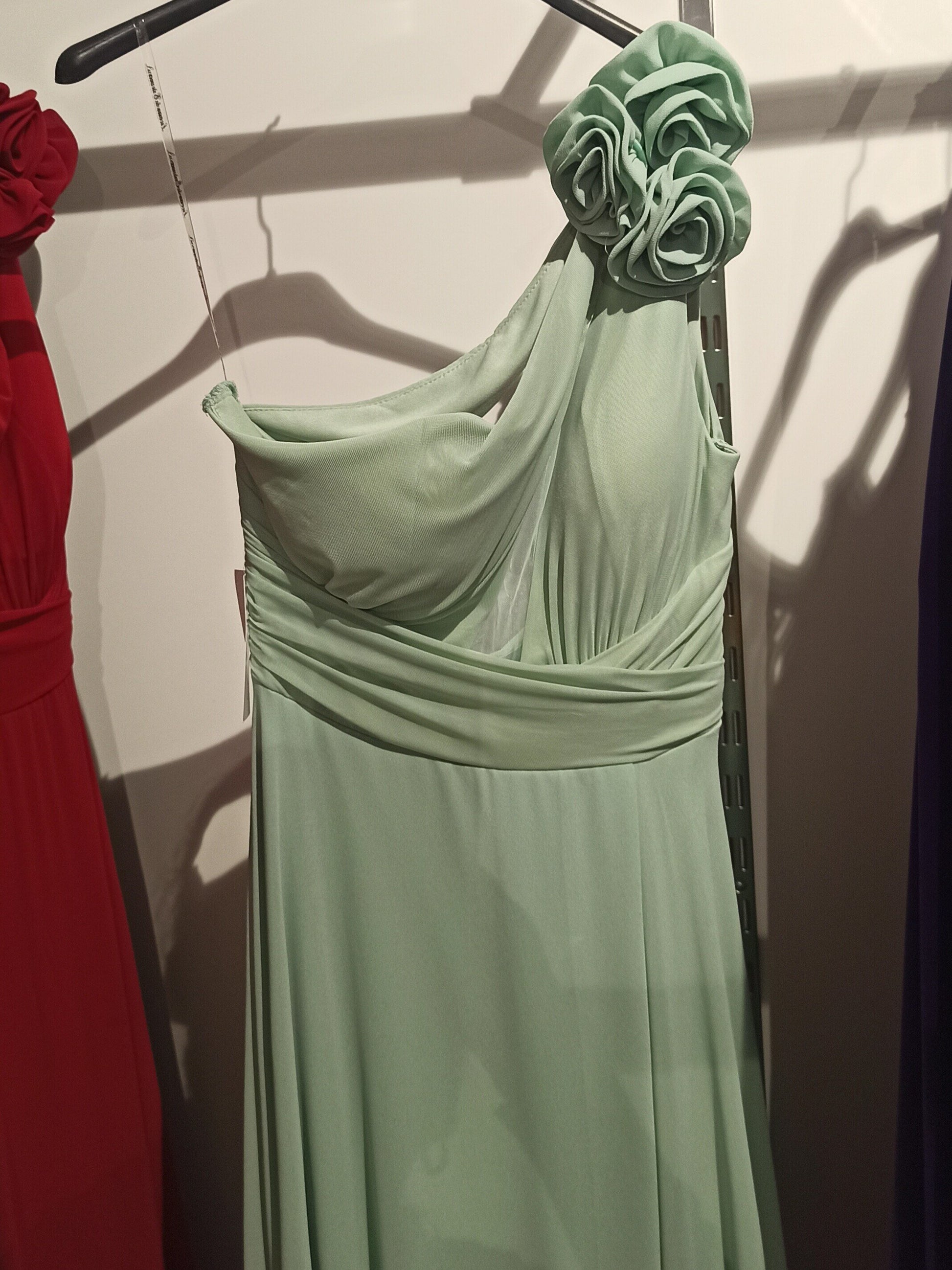 Vestido Largo de Fiesta Tianjin - Escote Asimétrico de Un Hombro con Detalle Floral