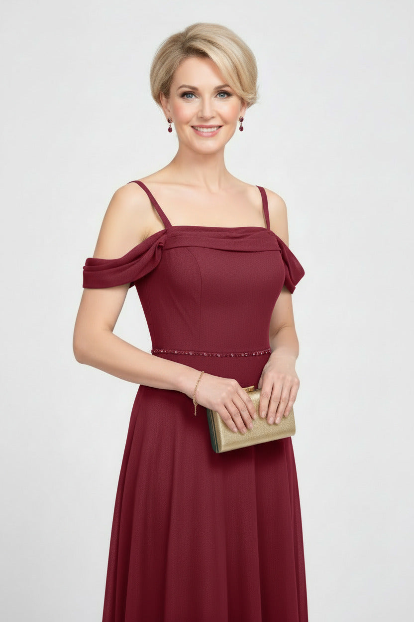 escote vestido de fiesta largo con hombros descubiertos y falda de vuelo burdeos