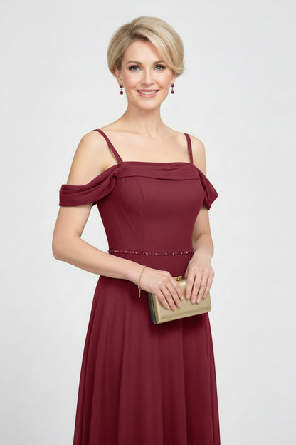 escote vestido de fiesta largo con hombros descubiertos y falda de vuelo burdeos