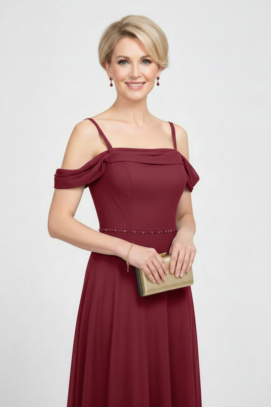 escote vestido de fiesta largo con hombros descubiertos y falda de vuelo burdeos