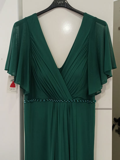 Vestido invitada boda favorecedor color verde con escote pico y manga corta detalle de pedreria-Vista en percha