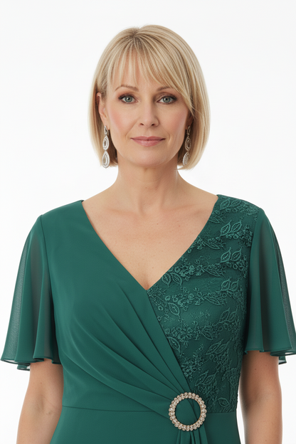escotevestido de fiesta largo con escote pico con encaje y brillos y falda de vuelo verde