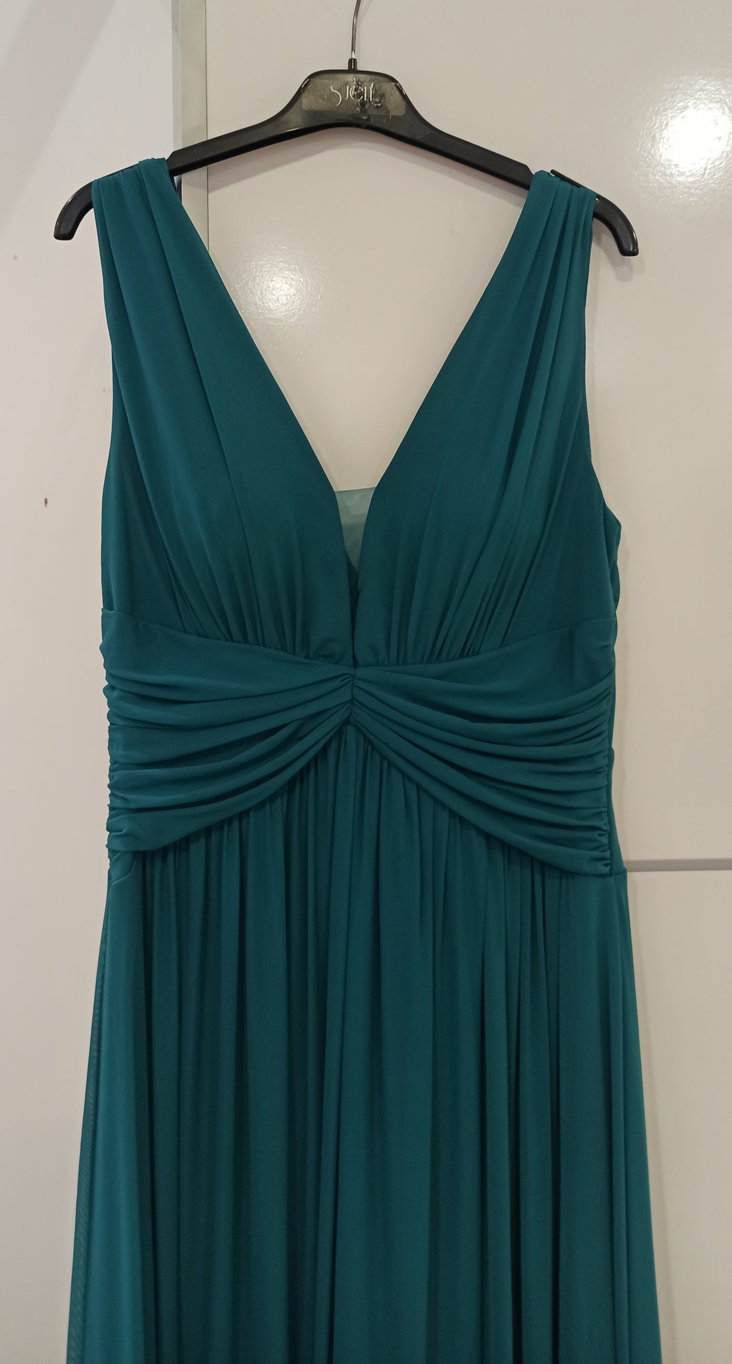 escote vestido para invitada a boda largo con escote pico turquesa