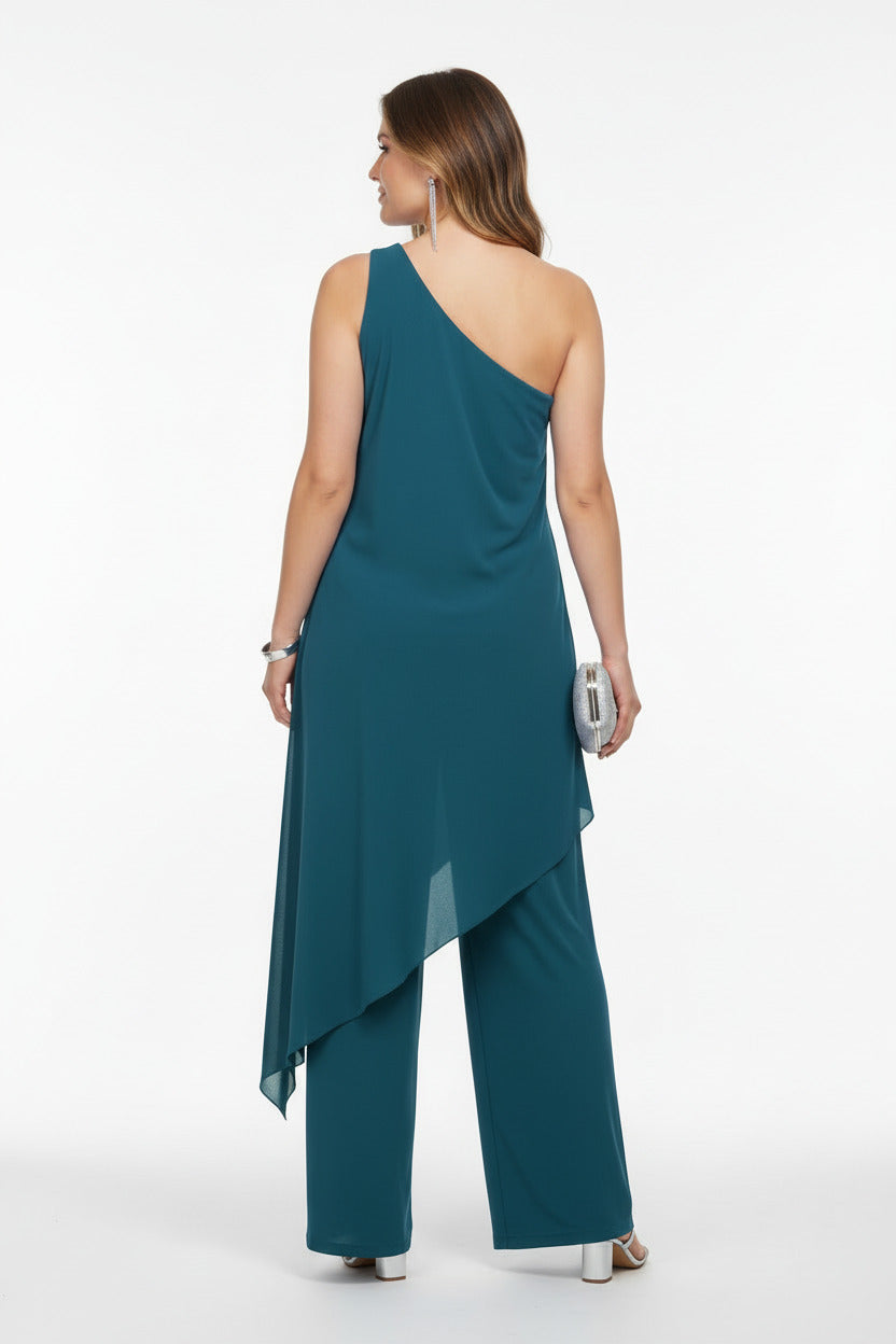 espalda mono para invitada con escote asimétrico tipo capa turquesa