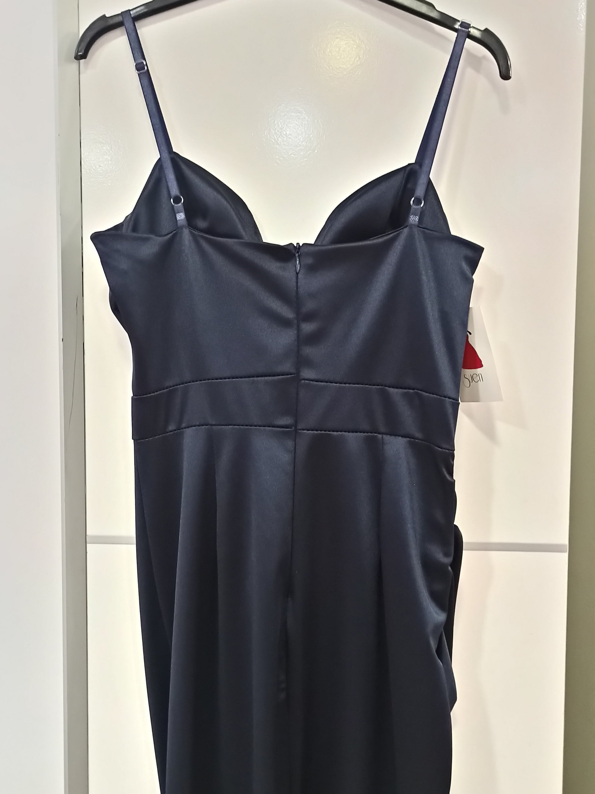 Vestido Largo de Fiesta Cesky - Ajustado con Escote Corazón y Abertura Falda