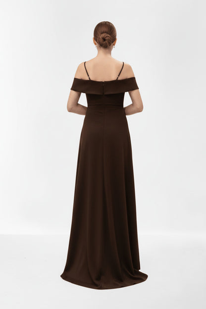 Espalda Vestido de fiesta largo para eventos con escote bardot color marrón