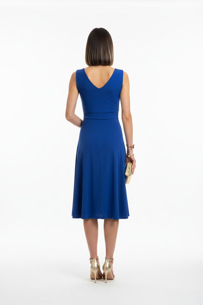 espalda vestido de fiesta corto invitada  color azul con escote pico cruzado