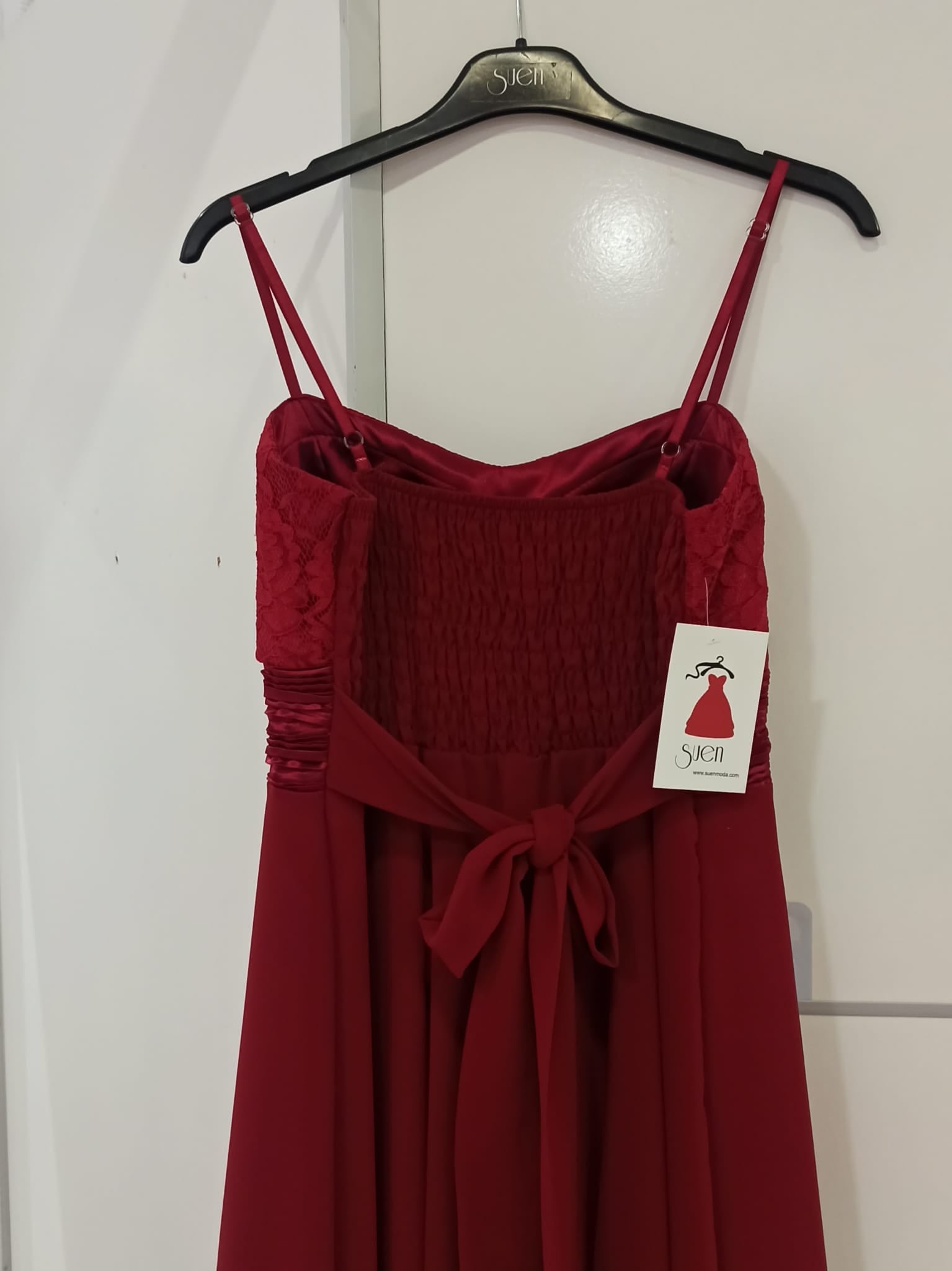 espalda Vestido de Fiesta Corto Bunbury con Top con Encaje y Falda de Vuelo granate para invitada