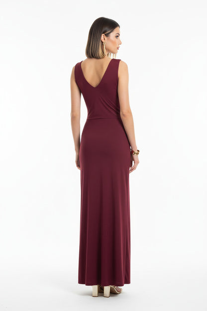 espalda vestido de fiesta largo para invitada escote pico y abertura ne la falda color burdeos